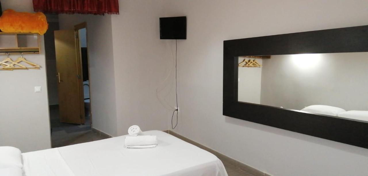 Hostal Oxum Мадрид Екстер'єр фото